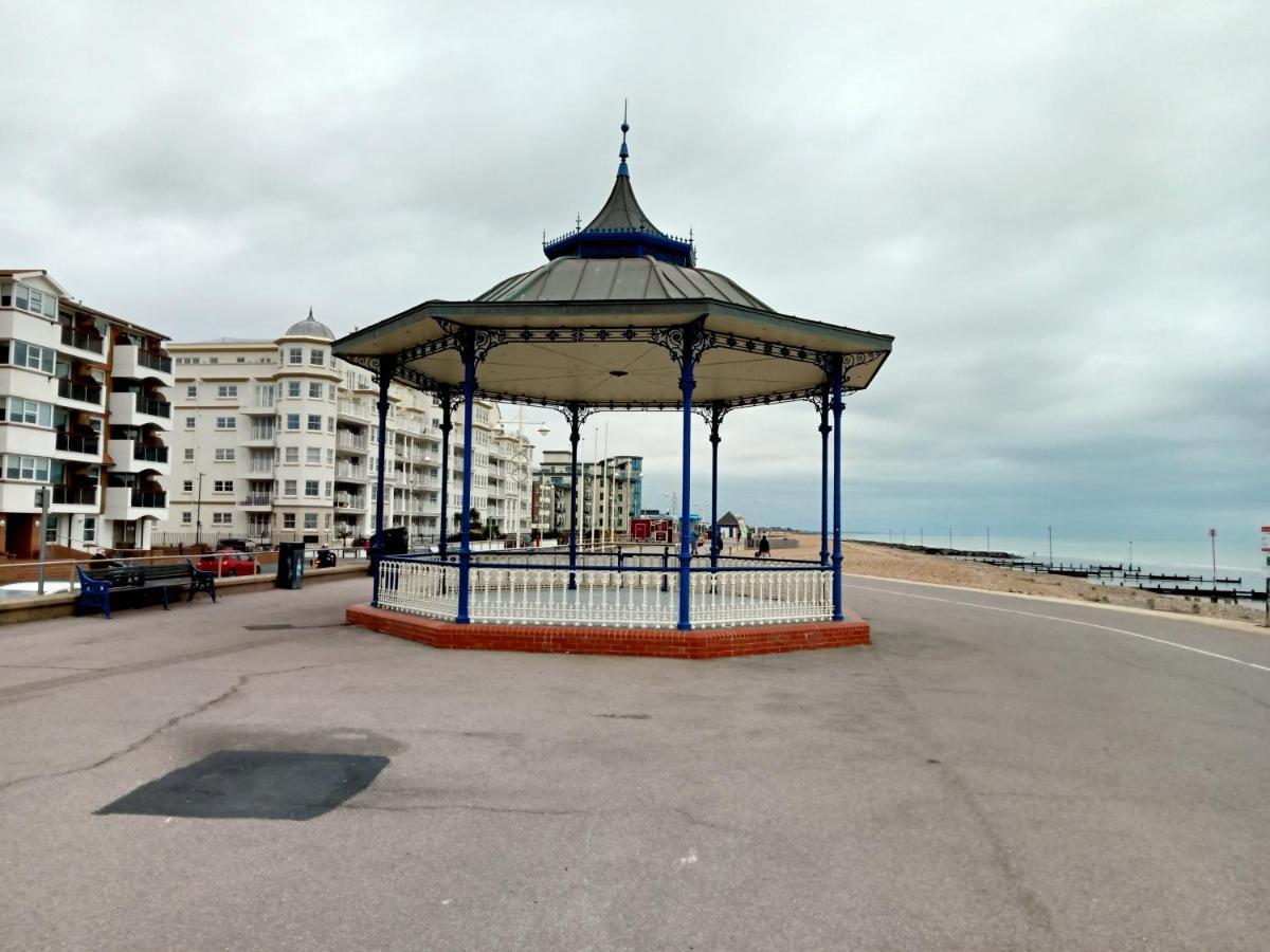 Glorious Duplex Holiday Apartment By The Sea Bognor Regis Eksteriør bilde